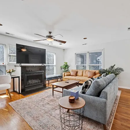 Old Town 3Bd 3Ba Coach House, Garage Parking Incl Home